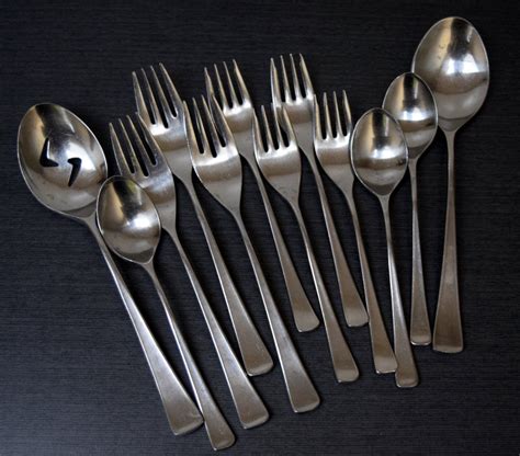 Modern Stainless Flatware Towle Supreme Cutlery 12pcs Mixed