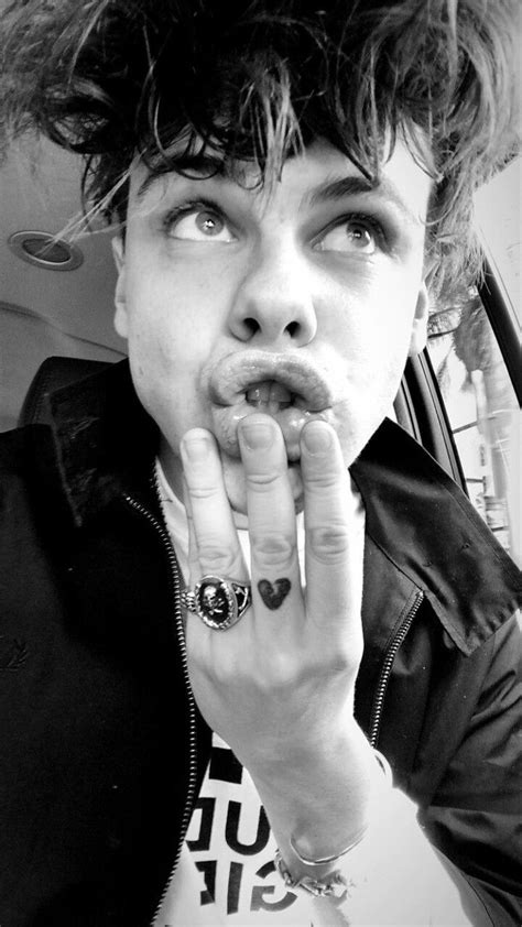 Yungblud Dominic Harrison Aesthetic People Singer