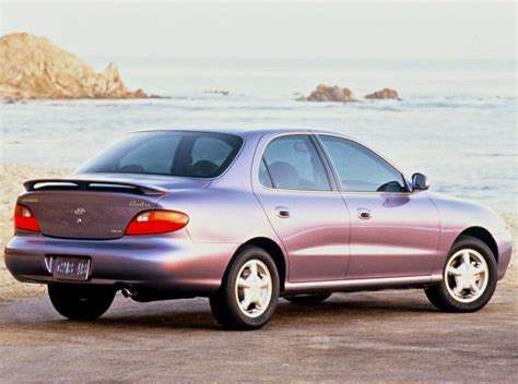 Hyundai Elantra 1995 Sedan 1995 2000 Reviews Technical Data Prices