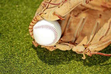 The Essential Tips On Buying The Best Baseball Gloves Online