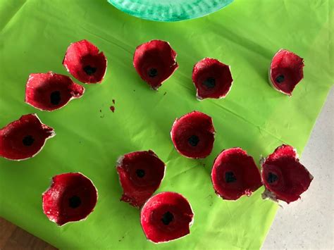 Make An Egg Carton Poppy Wreath For Anzac Day Be A Fun Mum