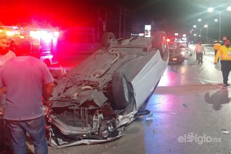 Conductor Ebrio Choca Y Vuelca Su Carro Sobre La Carretera Torre N