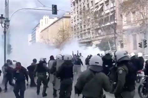 Atene Violenti Scontri Fra Polizia E Manifestanti