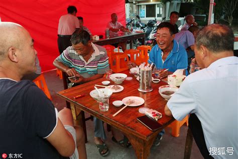 伏羊一碗汤，不用开药方？老字号羊肉面馆人声鼎沸 搜狐大视野 搜狐新闻