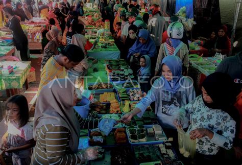 Pasar Takjil Ramadhan Di Ternate Antara Foto