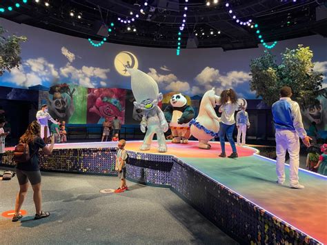 Photos Video New Dreamworks Destination Character Meet And Greet