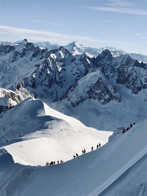 Beginning of Vallee Blanche off-piste descent (20km & 2700 vertical) - Chamonix : r/skiing