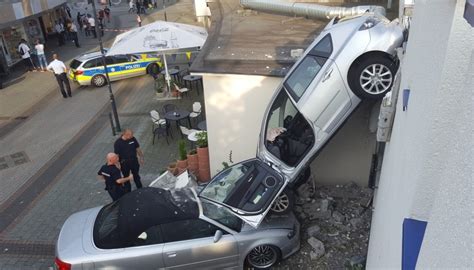 Starsza Pani Pomyli A Peda Gazu Z Hamulcem Motoryzacja W Interia Pl