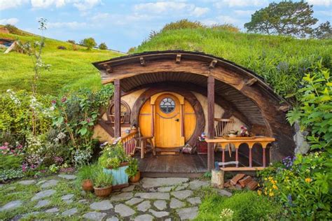 Spend the Night in the Real-Life Hobbiton Village in New Zealand 🧙🏼‍♂️ ...