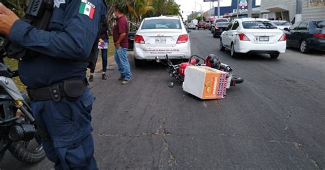 Motociclista Derrapa Y Choca Con Auto Del DIF En Los Mochis