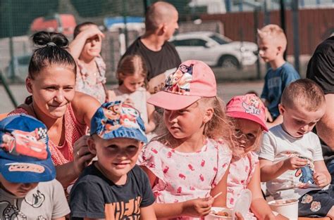 Uroczyste otwarcie placu zabaw przy Szkole Podstawowej w Nowej Słupi