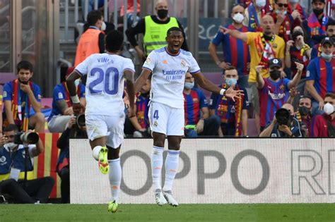 El clásico español se vistió de blanco Real Madrid ganó 2 1 al