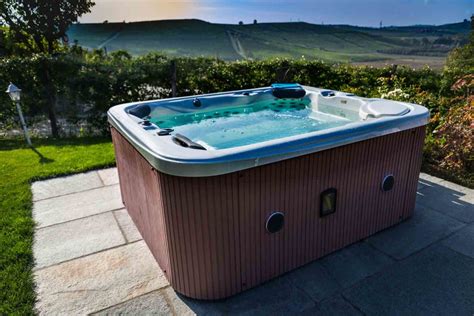 How Much Does It Cost To Run A Hot Tub 2025