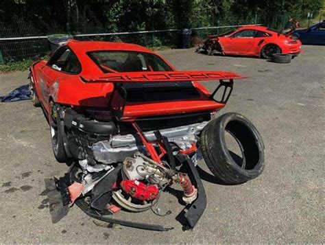 Crashed Porsche 911 Gt3 Rs Pair Looks Depressing Autoevolution