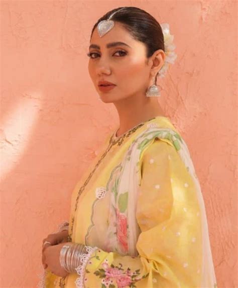 Mahira Khan Stuns In Her ‘staple Black Sari Check Out Her Recent Ethnic Outfits Lifestyle