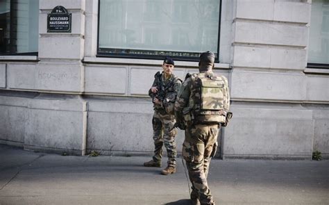 Paris Un Militaire De Sentinelle Agressé Par Un Homme Armé Dun