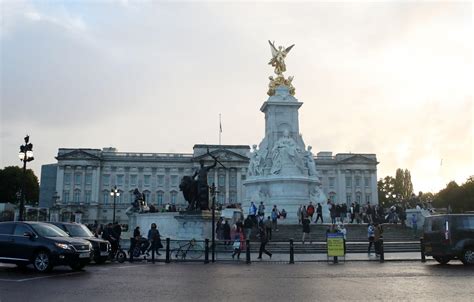 Double Rainbow Appears Over Buckingham Palace Before The Queens Death