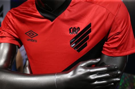 Atlético PR lança novo escudo e nova camisa Futebol Tribuna do Paraná