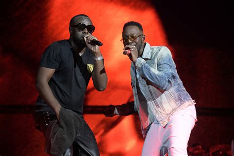 Photo Dadju et son frère Maitre Gims en concert au Stade de France à