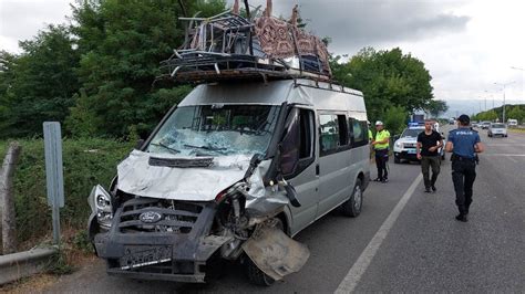 Samsun da fındık toplamaya giden aile kaza yaptı 14 yaralı