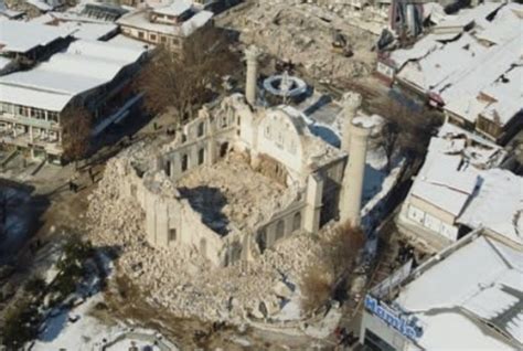 MALATYA DA TARİHİ YENİ CAMİ DEPREM SIRASINDA YIKILDI Pütürge Haber