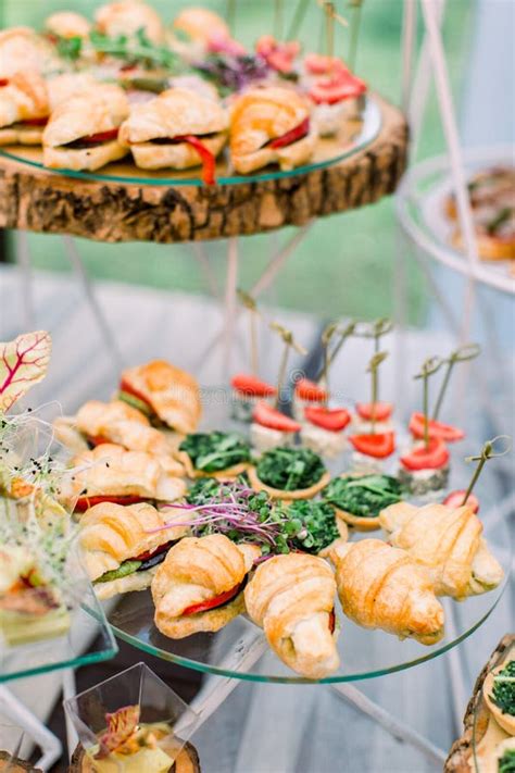 Buffet De Refeição E Decoração Rústica Festa De Casamento Ao Ar Livre