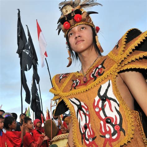 Pemeluk Islam Suku Dayak di Kalimantan - Jual Kaos Dakwah Jogja