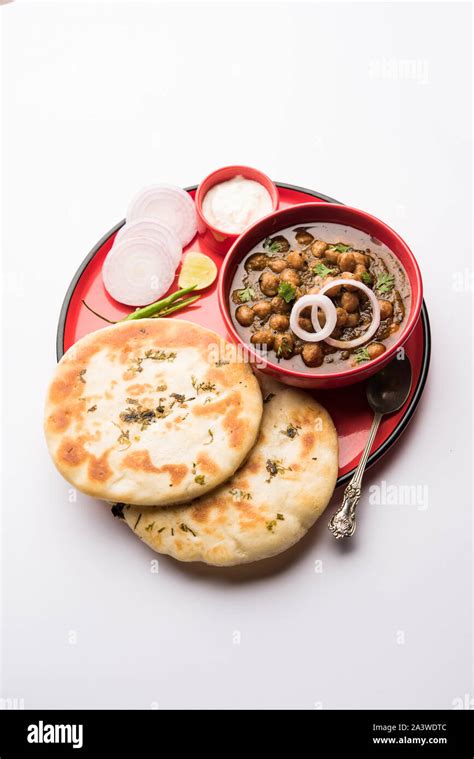 Pindi Chole Kulche Or Roadside Choley Kulcha Popular In India And