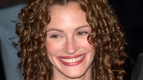 How To Recreate Julia Roberts Iconic 90s Curls