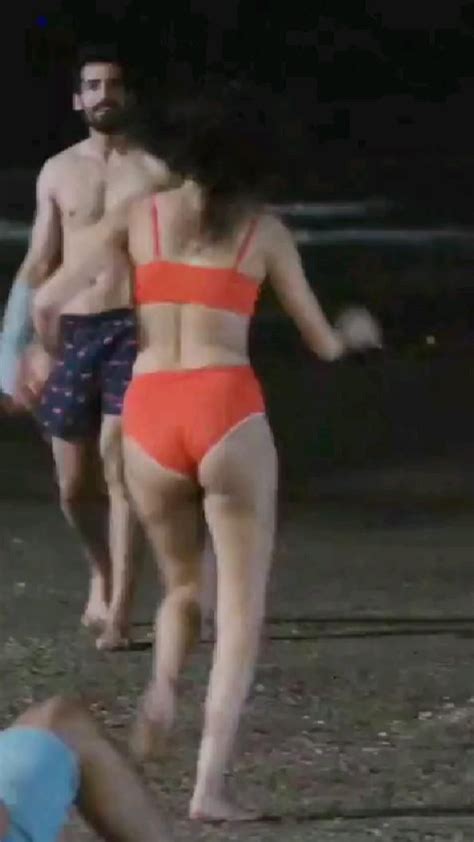 Ananya Pandey Too Hot In Swimsuit