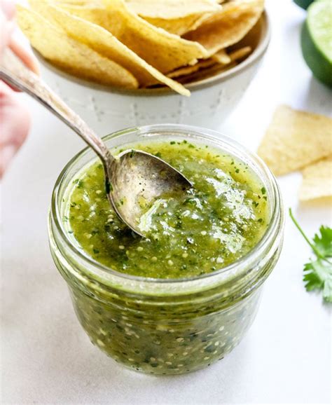 Tomatillo Salsa Verde Only 6 Ingredients Detoxinista