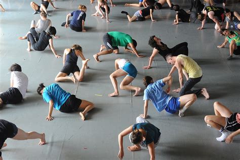 Harvard Gaga dance course teaches students to listen to their bodies ...