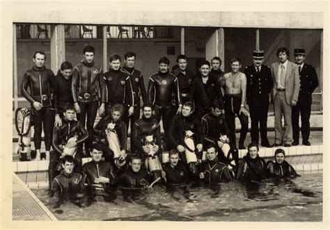 Photo De Classe Les Pompiers Plongeurs De 1974 POMPIER Copains D Avant