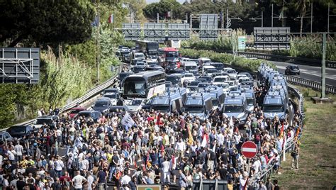 Manifestazione Alitalia Autostrada Roma Fiumicino Bloccata Per Ore