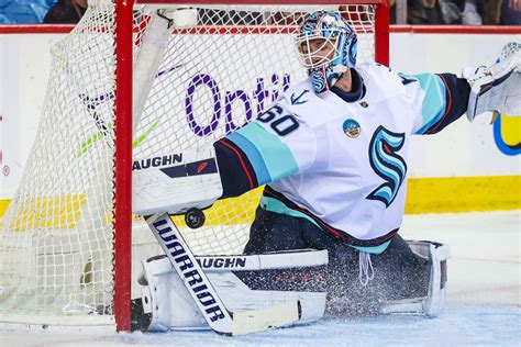 Video Kraken Goalie Chris Driedgers Triumphant Return To Calgary