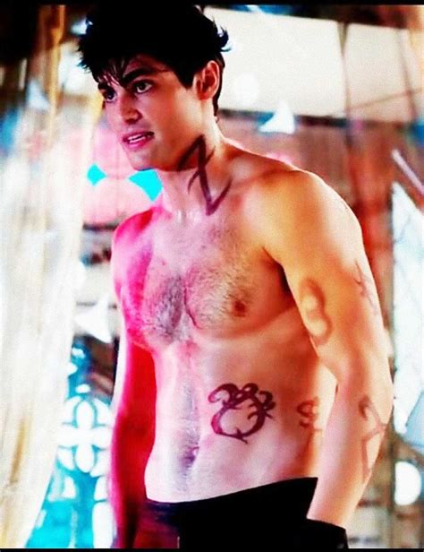 Matthew Daddario As Alec Lightwood 03 Gorgeous Guys