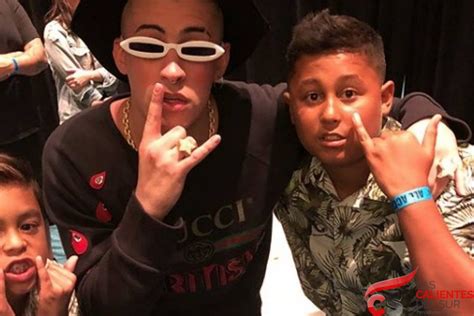 Video Bad Bunnyun Buen Padre No Es Aquel Que Prohíbe Escuchar La Música De Hoy A Sus Hijos