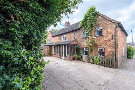 Lynn Lane Shenstone Lichfield Ws14 4 Bed Detached House £600 000