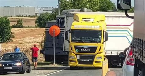 VIDEO Un camion încărcat cu 20 de tone de azotat de amoniu și alte