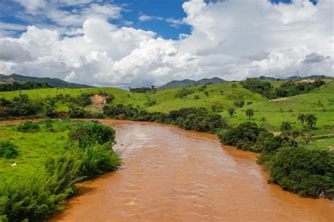 Rio Paraopeba Transbordando Ap S Chuvas De Ver O Em Brumadinho Minas