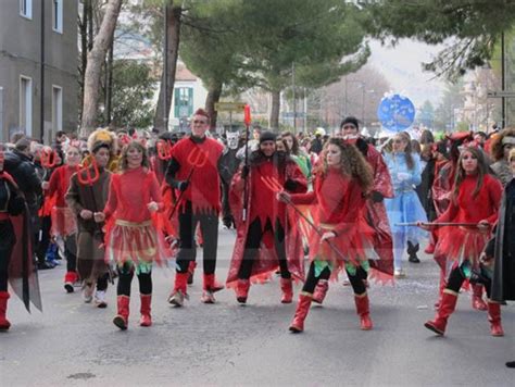 In Mila Alla Prima Sfilata Del Carnevale Di Castrovillari