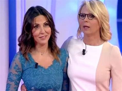 Il Gesto Di Sabrina Ferilli Per Maria De Filippi E La Morte Di Costanzo