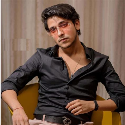 Hindi Youtuber Purav Jha Biography News Photos Videos NETTV4U