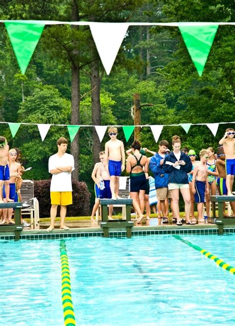 Junger Junge An Einem Swim Treffen Stockbild Bild Von Relais Schauen 14980041