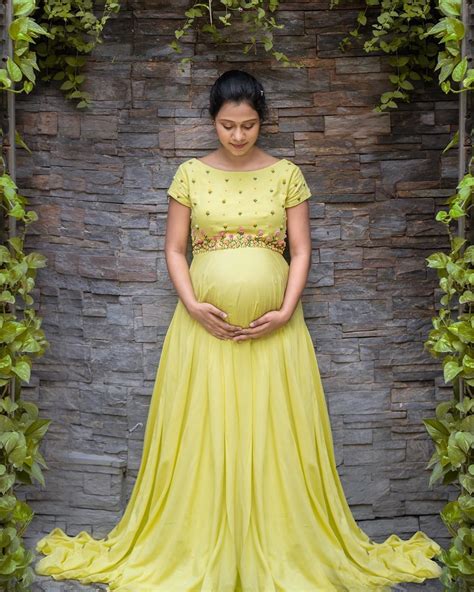 Maternity Photoshoot Gowns Dresses Images 2022