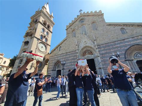 Il Funerale Di Milena Visalli A Messina Dolore Ed Emozione Per L