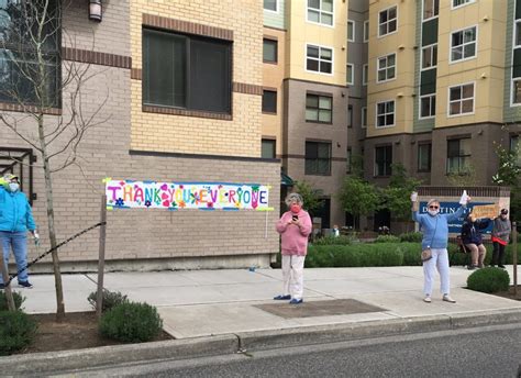 Scene in Lynnwood: Destinations Lynnwood residents support essential workers - Lynnwood Today