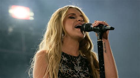 Kelsea Ballerini To Bring Carly Pearce Kelly Clarkson To The Cma Awards Stage Abc Audio