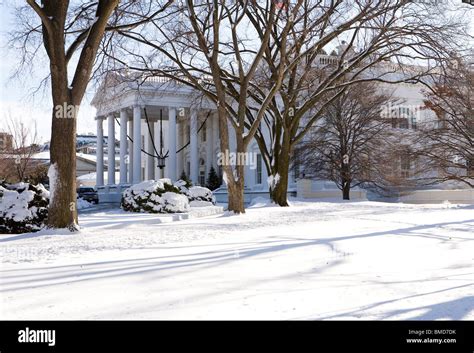 Snow white hi-res stock photography and images - Alamy