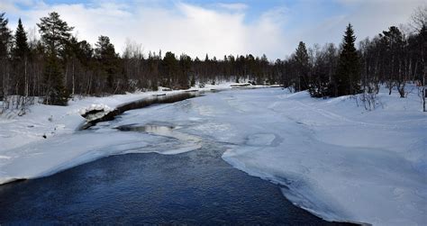 Tjulån river snabbt neråt byn - Ammarnäs spår och leder